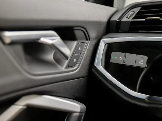 Audi Q3 35 TFSI Sportline 2020 Benzine 23