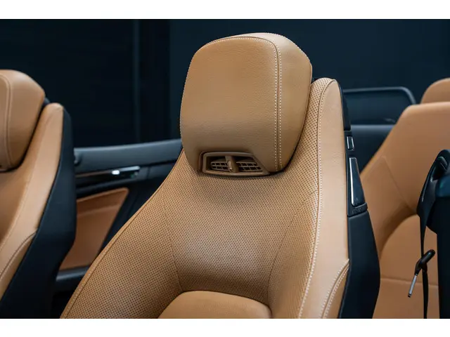 Mercedes-Benz E-Klasse Cabrio 200 Prestige 2015 Benzine 7