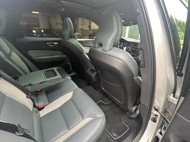 Volvo XC60 2.0 T4 Inscription R Design Pano 2019 Benzine 10