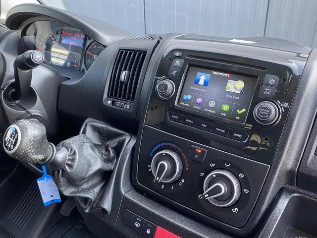 Peugeot Boxer 333 2.0 BlueHDI L2H1 Premium 2018 Diesel 16