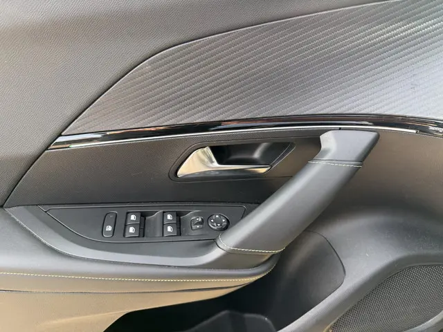 Peugeot e-2008 EV GT 2022 Elektrisch 85