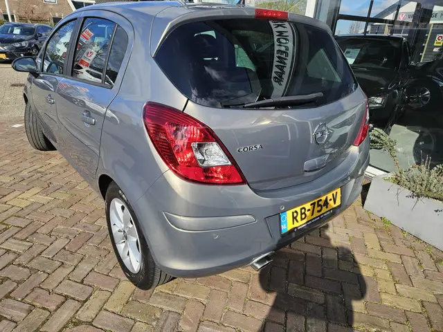 Opel Corsa 1.4-16V 2014 Benzine 7