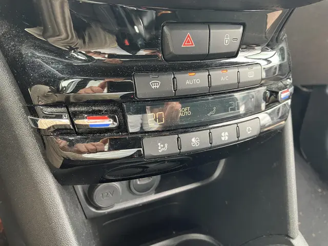 Peugeot 208 1.2 PT ALLURE 2019 Benzine 11