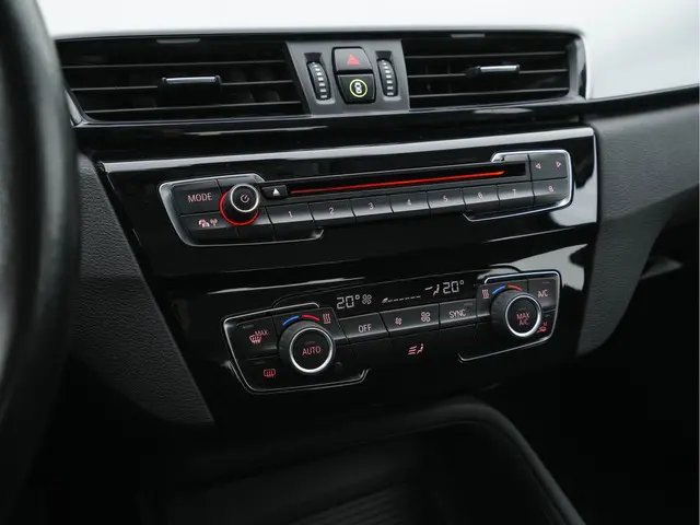 BMW X1 sDrive16d Centennial Executive 2016 Diesel 14