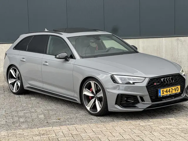 Audi RS4 2