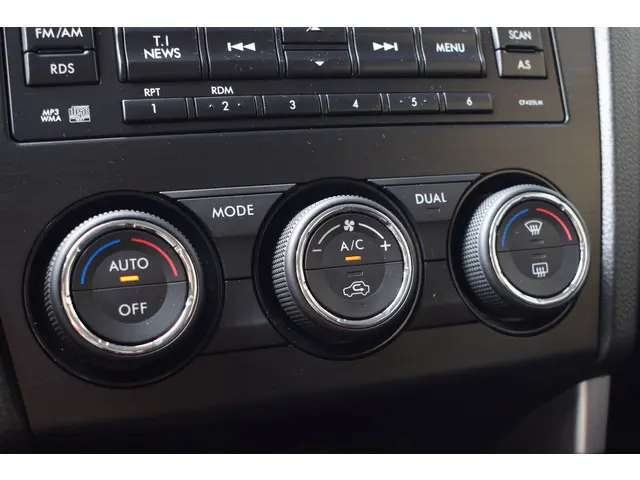Subaru Forester 2.0 Luxury 2014 Benzine 25