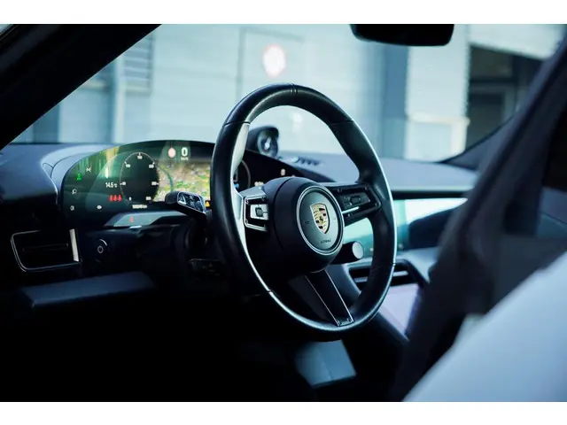 Porsche Taycan Performance 84 kWh 2021 Elektrisch 22