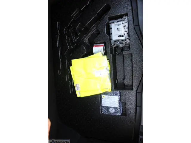 Toyota C-HR 1.8 Hybrid Dynamic 2023 Hybride Benzine 10