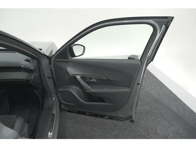 Peugeot 2008 PureTech 130 EAT8 GT 2024 Benzine 75