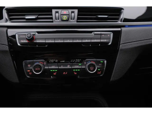 BMW X2 SDrive18i High Executive|Navi|Camera|18'' 2023 Benzine 23