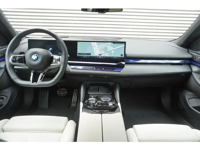 BMW 5 Serie 550e xDrive 2024 Hybride Benzine 13
