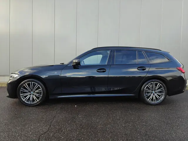BMW 3 Serie Touring 320i|M-sport| 2021 Benzine 3