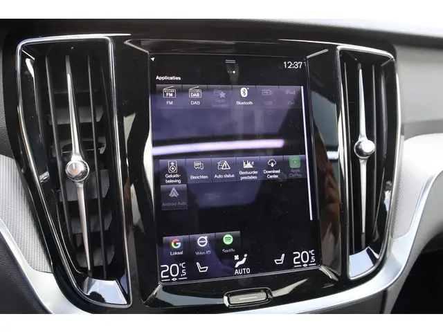 Volvo V60 T8 Recharge AWD R-Design 2022 Hybride Benzine 32