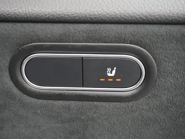 Mercedes-Benz A-Klasse 200 AMG Line 2023 Benzine 52