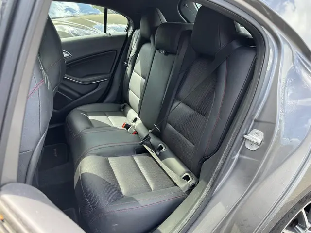 Mercedes-Benz A-Klasse 250 AMG Pakket 2015 Benzine 23