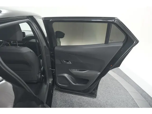 Peugeot 2008 PureTech 130 Active 2023 Benzine 60