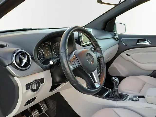 Mercedes-Benz B-Klasse 180 Prestige 2013 Benzine 25