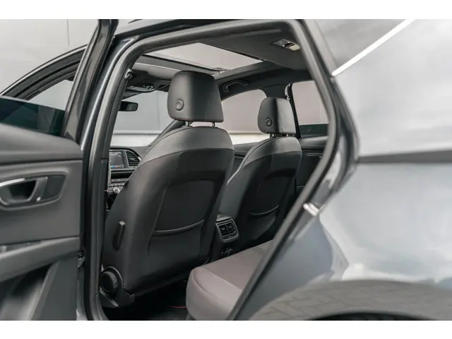 SEAT Leon 1.5 TSI FR NAP DSG Beats Pano ACC 2020 Benzine 57