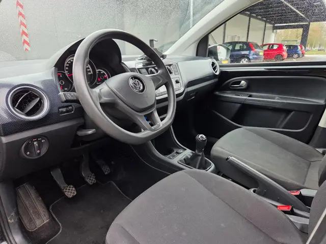 Volkswagen up! 1.0 BMT move up! 2017 Benzine 7