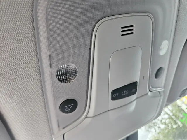 Toyota Prius 1.8 Plug-in Dynamic 2022 Hybride Benzine 28