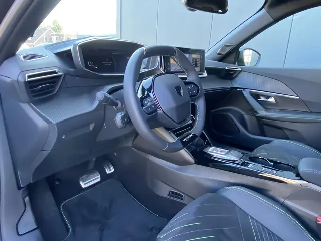 Peugeot e-2008 EV GT Avantage 54 kWh 2025 Elektrisch 10