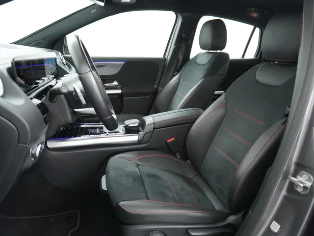 Mercedes-Benz EQA 300 4MATIC AMG Line 2023 Elektrisch 13