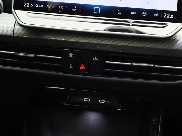 Volkswagen Golf 1.5eTSI/150PK Style DSG 2025 Benzine 38