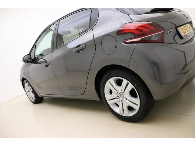 Peugeot 208 1.2 PureTech Signature 2019 Benzine 16