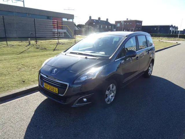 Peugeot 5008 1.2 PureTech Style 5p. 2015 Benzine