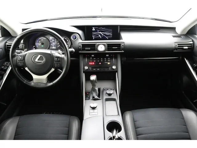 Lexus IS 300h Hybrid Business Line 2017 Hybride Benzine 4