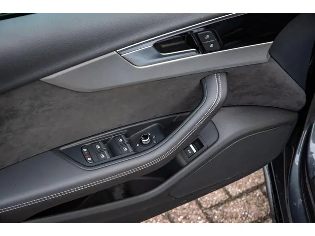 Audi A4 Avant 45 TFSI quattro edition one 2020 Benzine 14