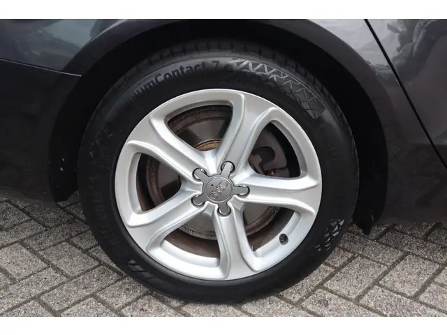 Audi A4 Limousine 1.8 TFSI Business Edition 2013 Benzine 31
