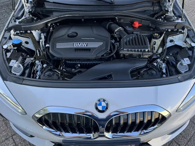 BMW 1 Serie 118i Sport Line 2020 Benzine 26