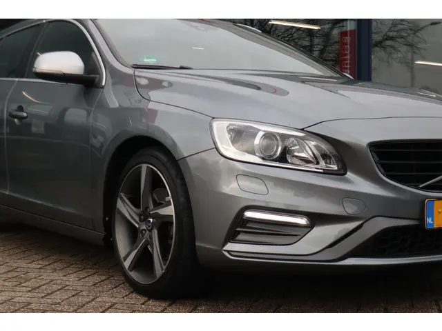 Volvo V60 1.5 T3 R-Design 2016 Benzine 32