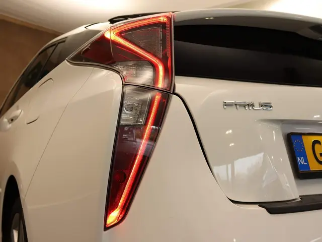 Toyota Prius 1.8 Active 2018 Hybride Benzine 15