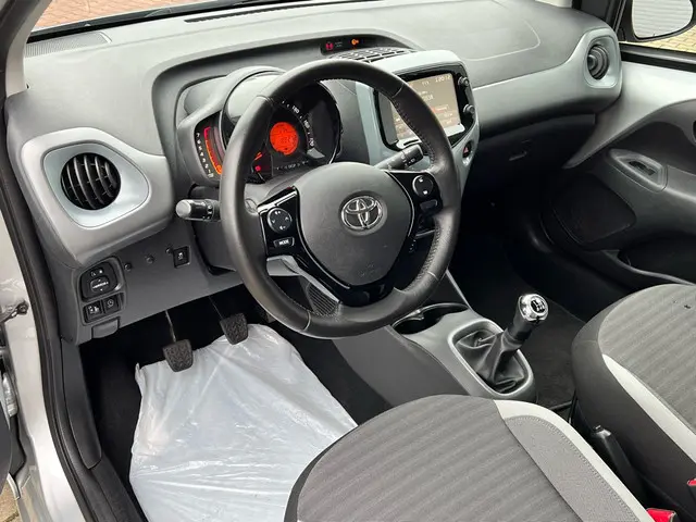 Toyota Aygo 1.0 VVT-i x-play 5-deurs 2018 Benzine 11