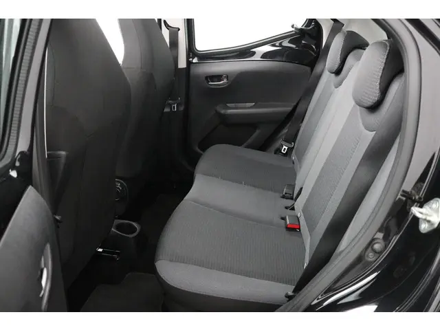 Toyota Aygo 1.0 VVT-i x-play cabrio 2021 Benzine 18