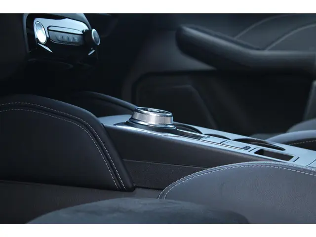 Ford Kuga 2.5 FHEV Active X 2024 Hybride Benzine 42