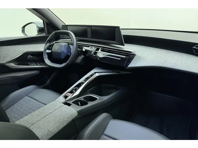 Peugeot 3008 1.2 Hybrid 145 Allure 2025 Hybride Benzine 15