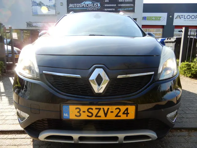 Renault Scénic Xmod 1.2 TCe Bose 2014 Benzine 10