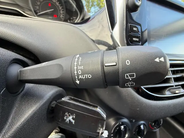 Peugeot 208 1.2 PureTech Blue Lease 2016 Benzine 22