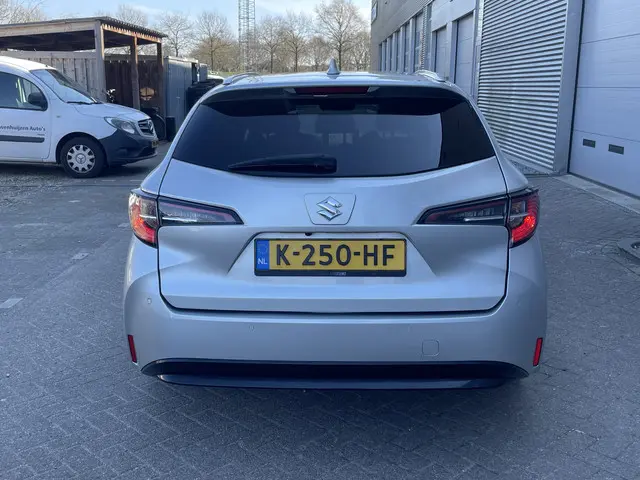 Suzuki Swace 1.8 Hybrid Style 2021 Hybride Benzine 8