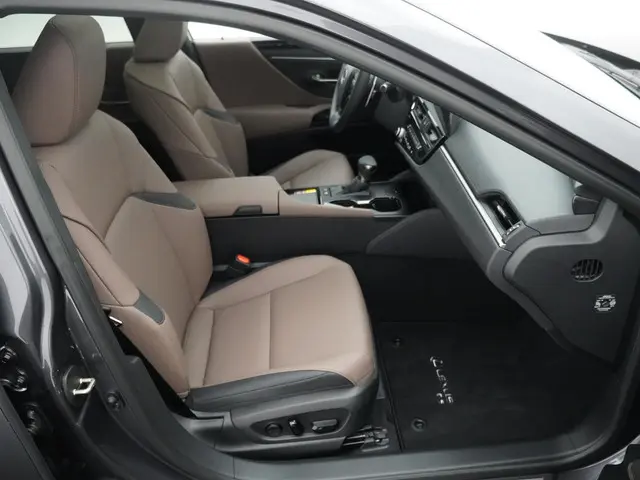 Lexus ES 300h Business Line 2023 Hybride Benzine 14