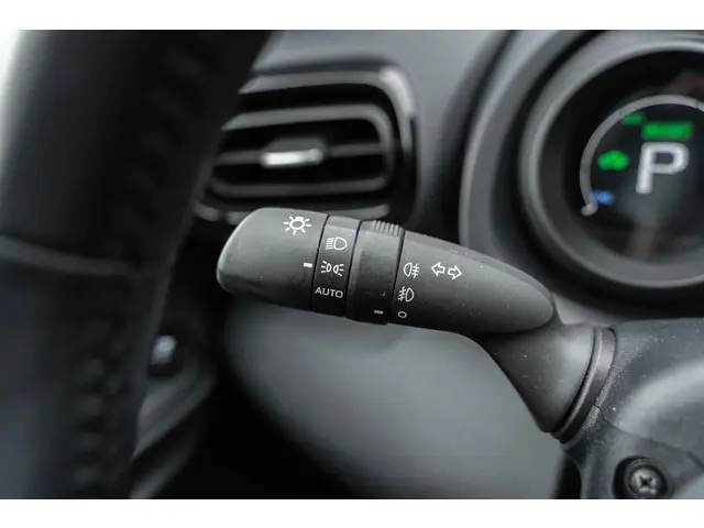 Toyota Yaris 1.5 Hybrid Dynamic 2022 Hybride Benzine 31