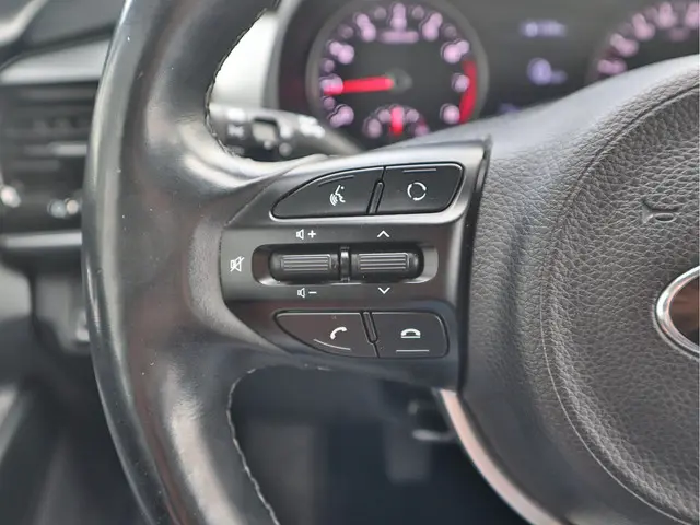 Kia Stonic 1.0 T-GDi ExecutiveLine 2018 Benzine 19