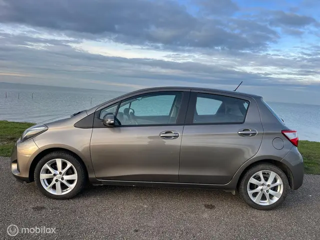 Toyota Yaris 1.5 VVT-i Bi-Tone 2017 Benzine 7