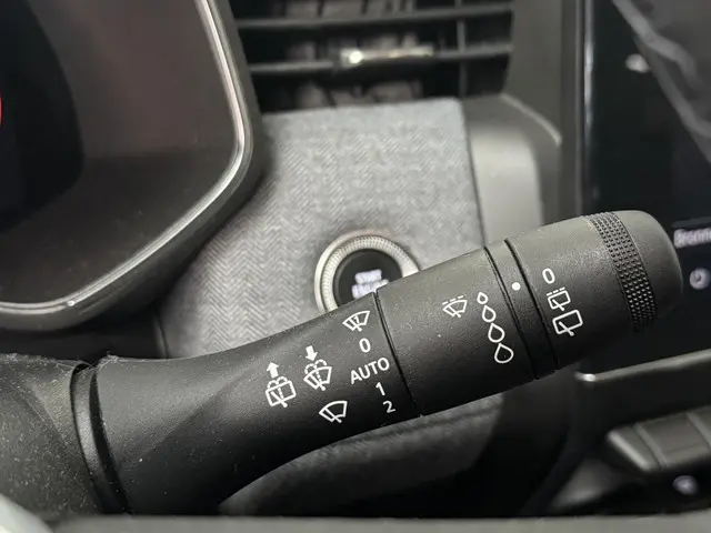 Renault Clio 1.0 TCe 90 GPF techno 2023 Benzine 16