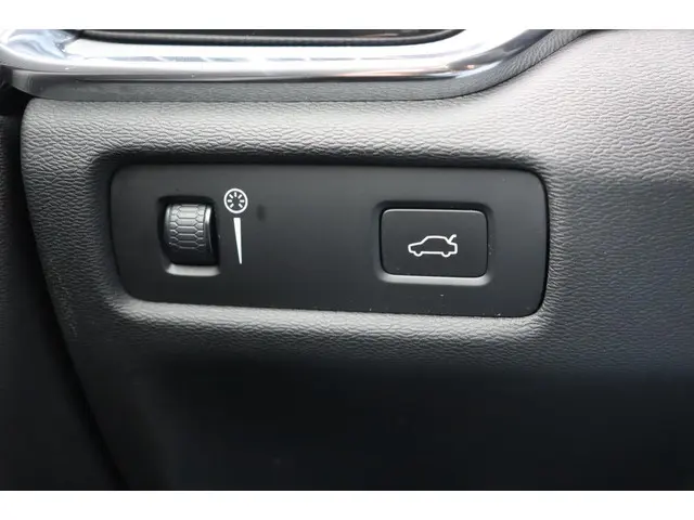 Volvo V60 2.0 T4 R-Design org. NL-auto 2019 Benzine 29