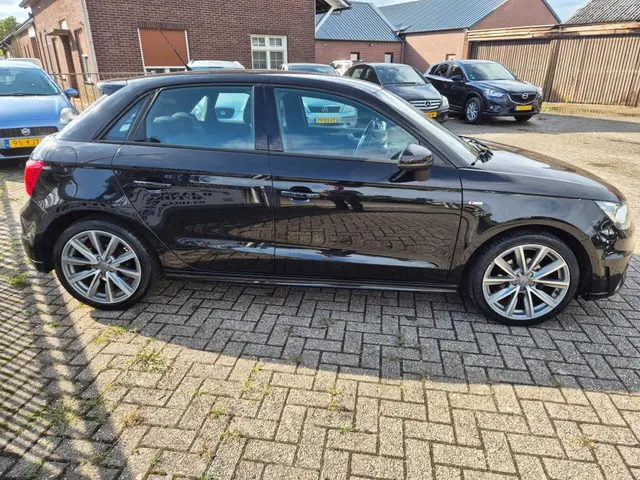 Audi A1 Sportback 1.2 TFSI Admired S-line 2013 Benzine 4
