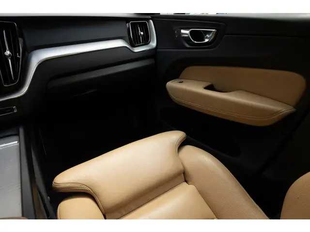 Volvo XC60 2.0 T5 Inscription Panorama|Leder| 2018 Benzine 16